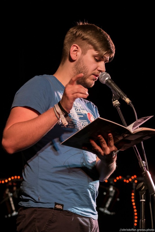 Felix Kaden beim Slamarama Poetry Slam 12.03.2017 in Lübeck