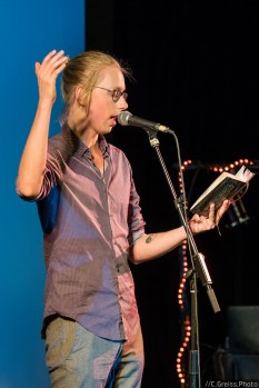 Felix Treder bei den Schleswig-Holstein Poetry Slam Meisterschaft Halbfinale II 2017 Lübeck im Filmhaus